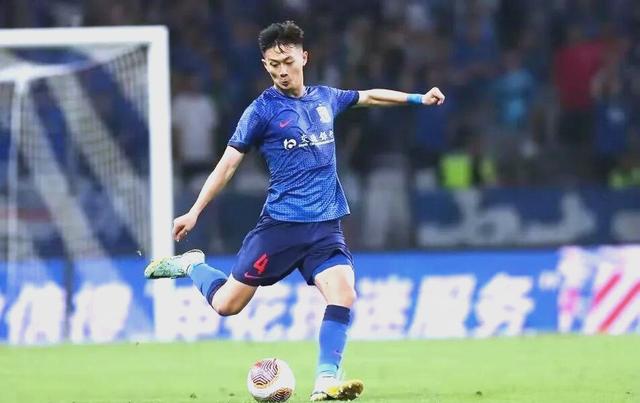 转会期亚冠焦点战，尤文图斯外线爆发，质疑声仍在，团队化学反应显著的简单介绍